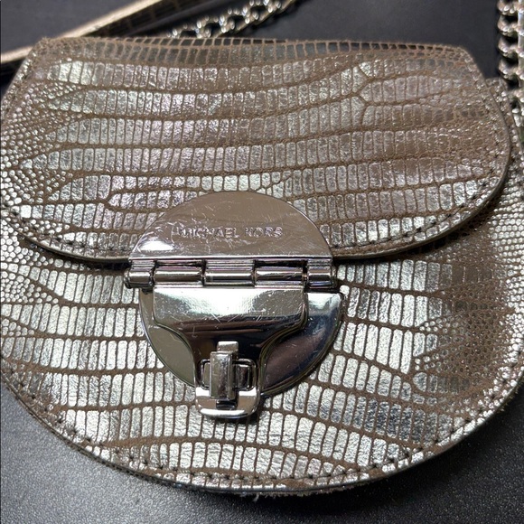 💚Michael Kors Silver Quilted Crossbody Bag with Chain Strap ❤️ EUC - Picture 11 of 11
